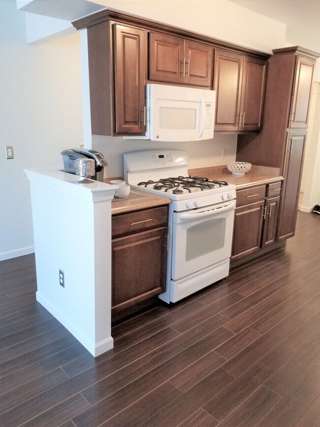 Building Photo - 11447 Lynhurst Dr