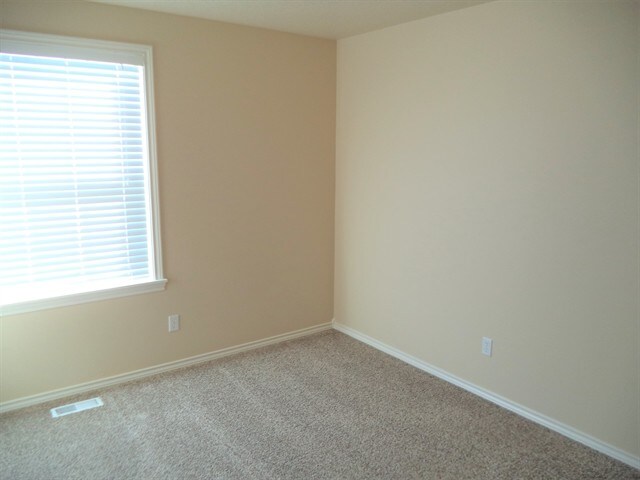 Building Photo - 879 S New Summer Ave