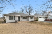 Building Photo - 1006 Forest Ave