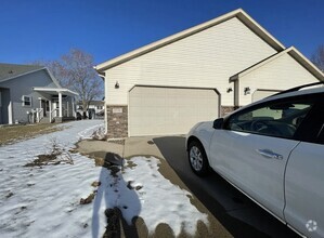 Building Photo - 2706 Wheatland Dr S