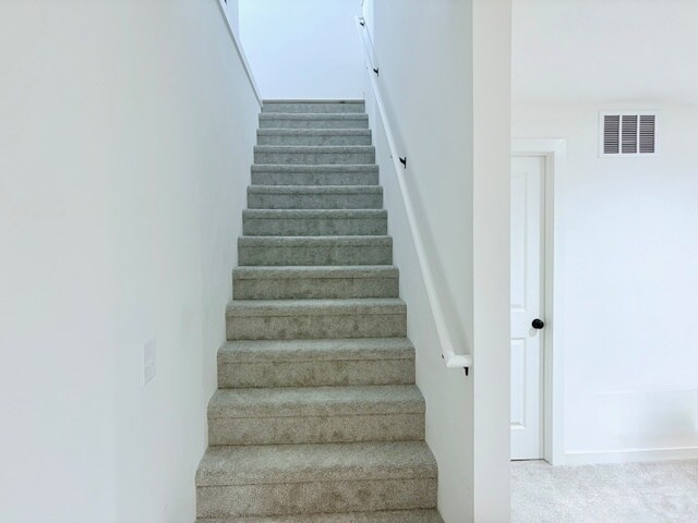 Building Photo - 5290 Pinecrest Ct N
