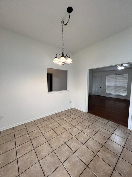 Building Photo - 5760 Pecan Trce