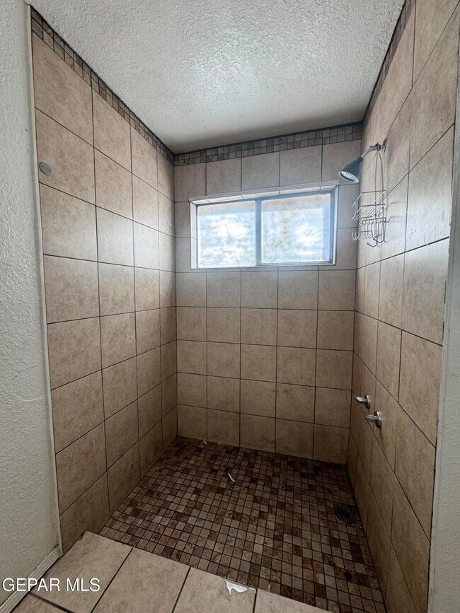 Building Photo - 386 McCune Rd