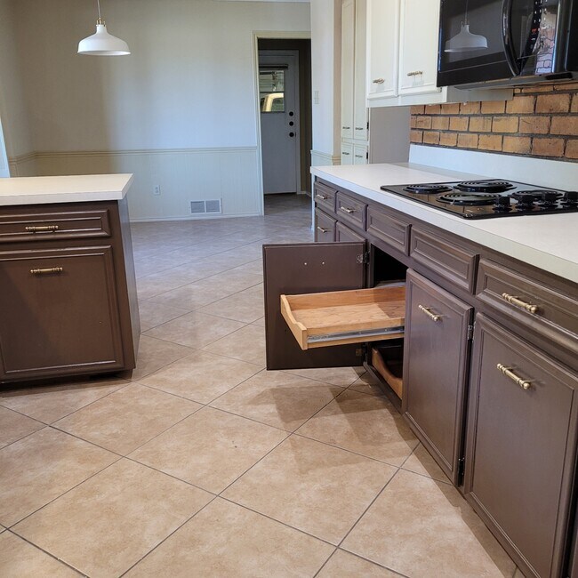 Pull Outs Everywhere - 3425 74th St