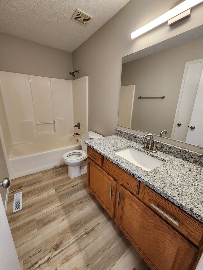 Building Photo - Spacious 2-Bedroom, 2-Bathroom Home AVAILABLE NOW!!