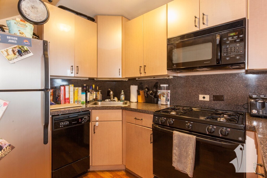 Building Photo - 1133 W Drummond Pl