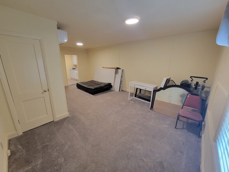 Building Photo - 640 Rowan Dr