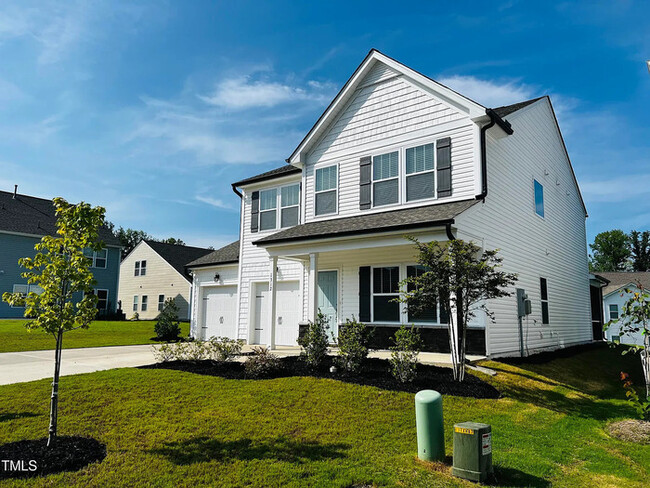 Building Photo - Like-New Home Near Downtown Fuquay with Mo...