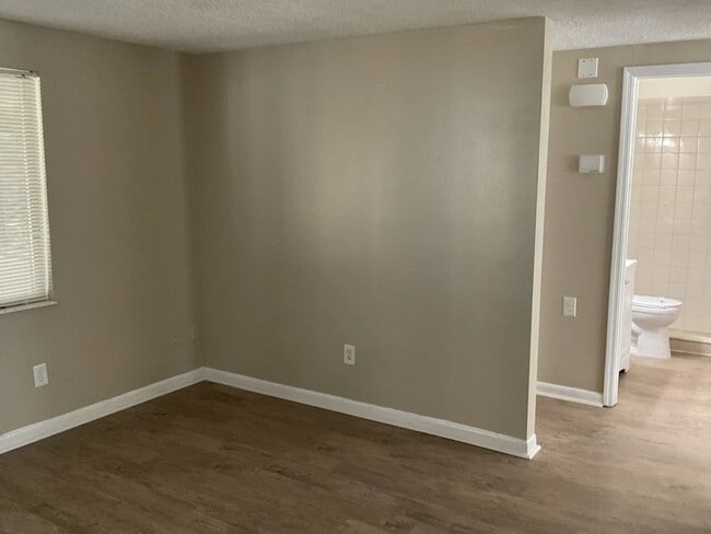 Building Photo - 3208 Saddlebrook Ave