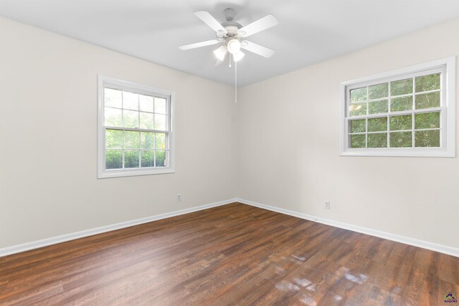 Building Photo - 846 S Forest Lake Dr