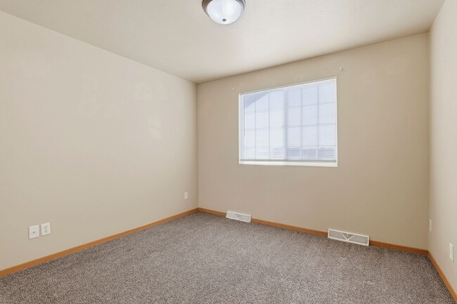 Building Photo - 912/914 Hartzheim Drive