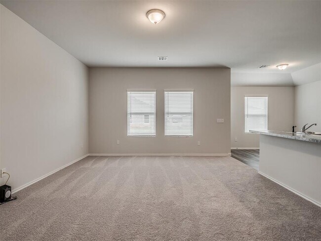 Building Photo - 1009 S Colt Ln