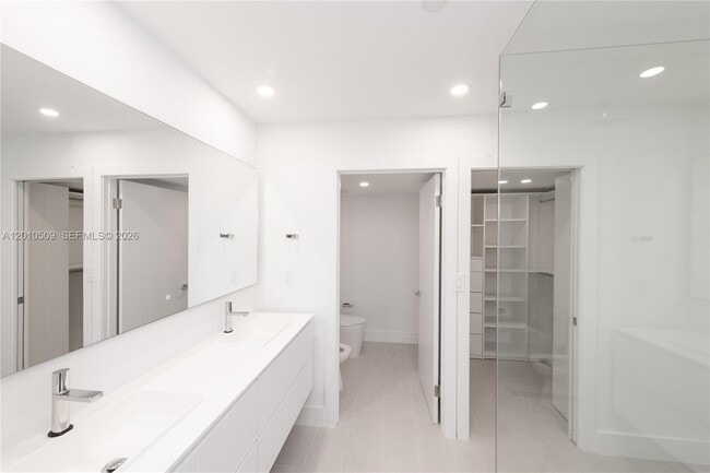 Building Photo - 151 Crandon Blvd