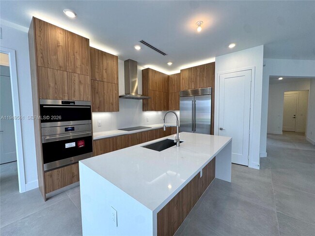 Building Photo - 19749 NE 16th Pl