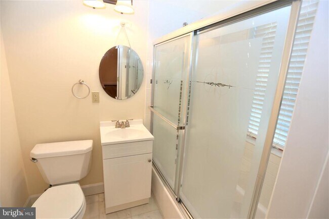 Building Photo - 9705 Fernwood Rd