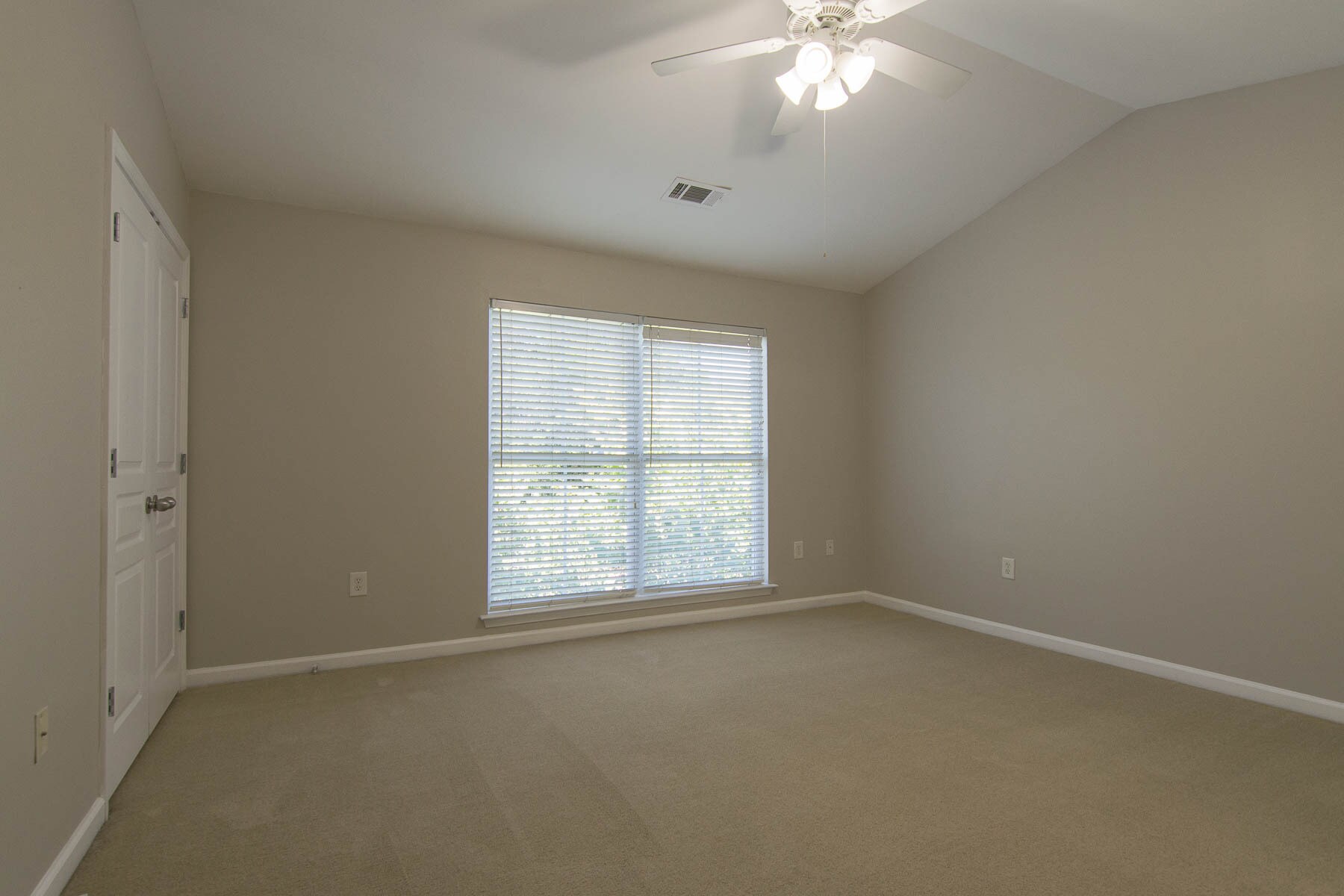 Building Photo - 490 Barnett Shoals Rd