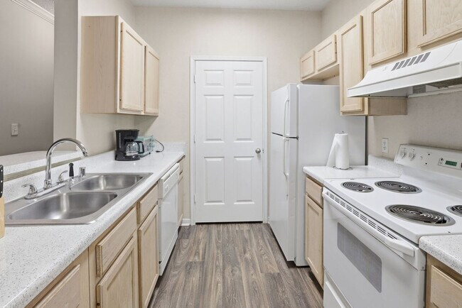 Building Photo - 1701 Wildwood Crossings Dr