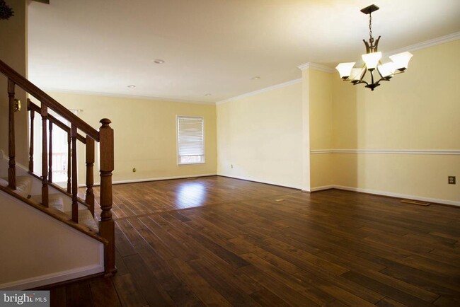 Building Photo - 5339 Buxton Ct