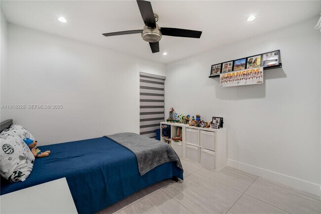 Building Photo - 9451 SW 6th Ln