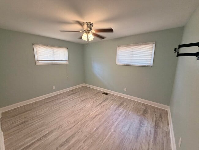 Building Photo - 416 Martha Ln