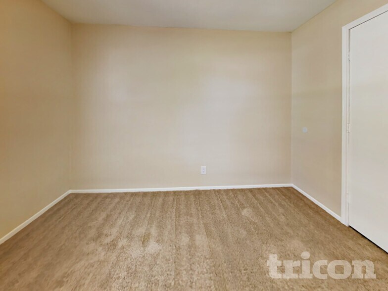 Building Photo - 6227 Ridge Pl St