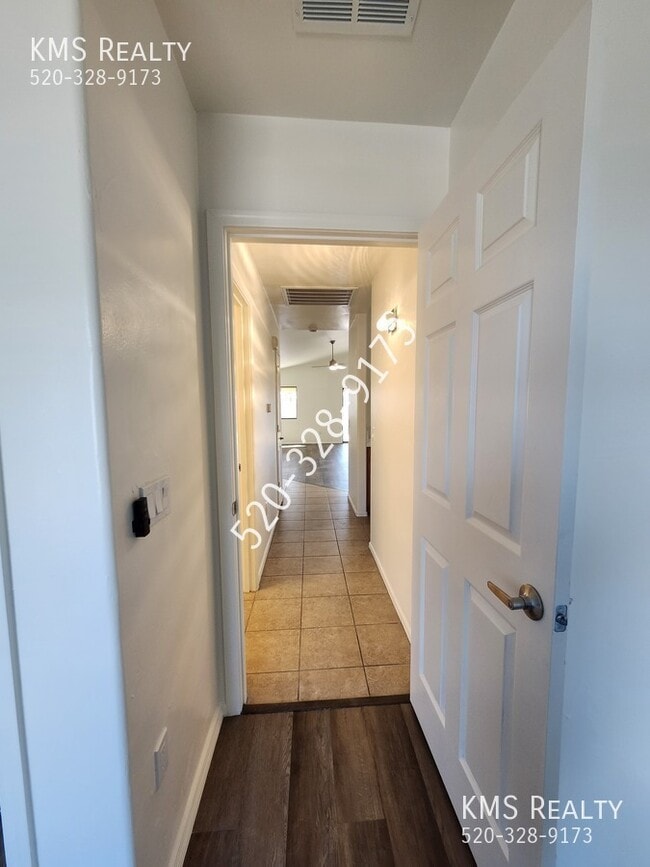 Building Photo - 6603 E Ladonna Ln