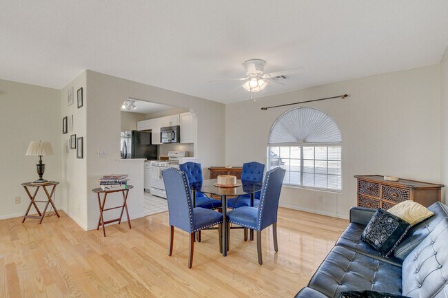 Building Photo - 6812 W Elm Creek Dr