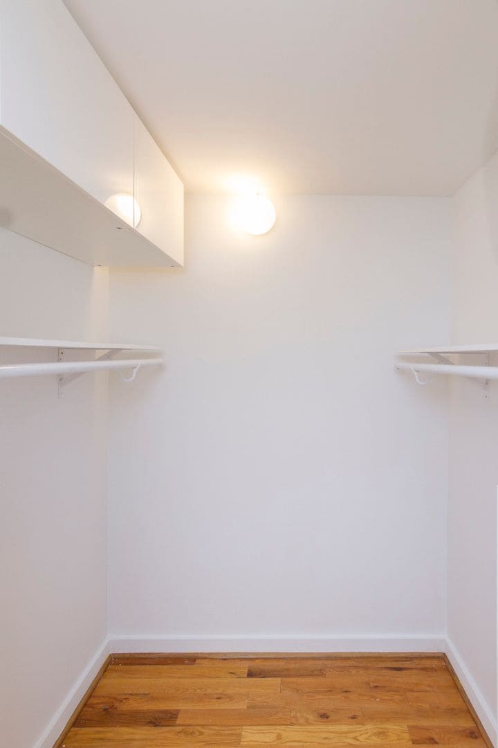 Building Photo - 1 bedroom 1 bath condo Prime Midtown location