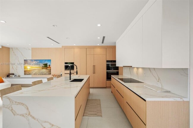 Building Photo - 710 S Shore Dr