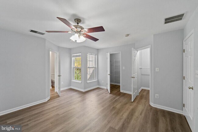 Building Photo - 15743 Viewpoint Cir