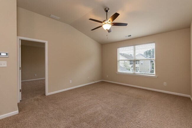 Building Photo - Gorgeous LARGE Family Home!