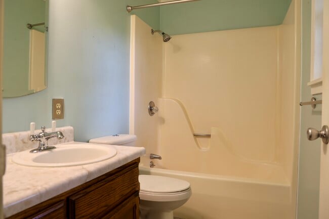 Building Photo - 16280 Hardwood Ln