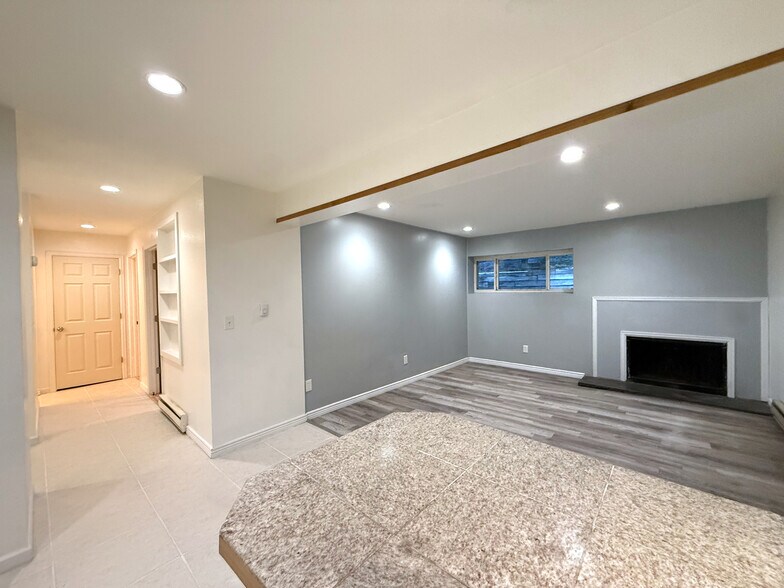 Building Photo - 9366 Fall River Rd