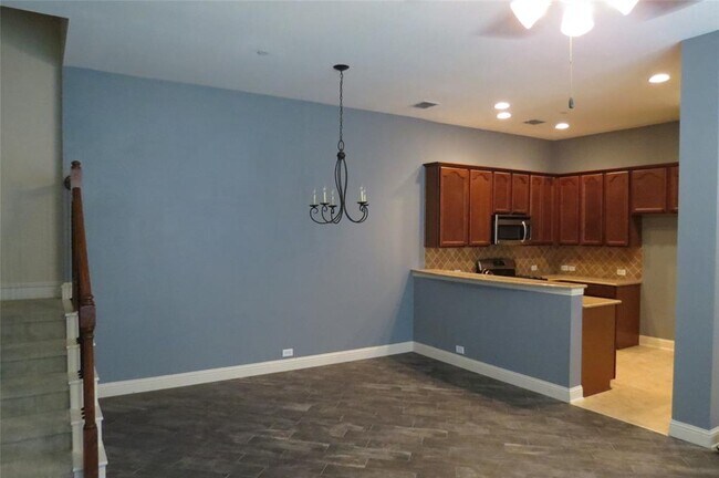 Building Photo - 756 S Greenville Ave