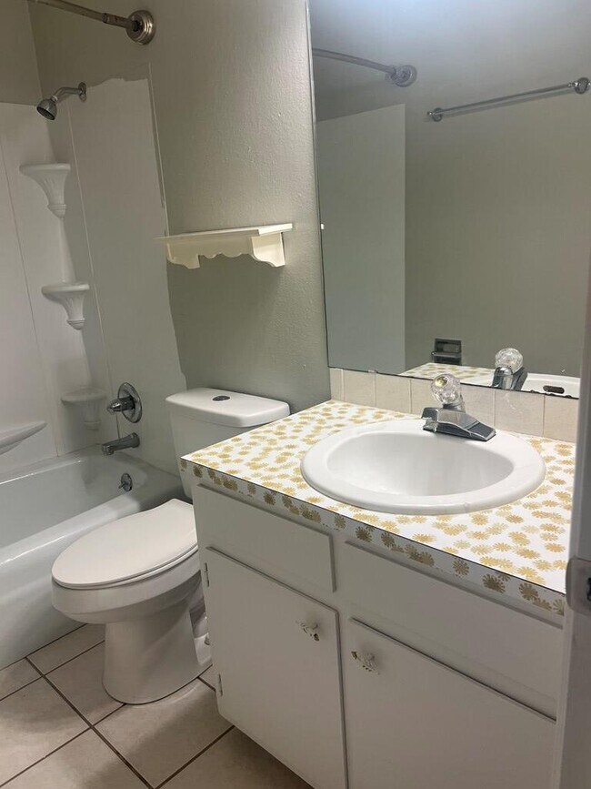 Building Photo - 1328 Tanglewood Ln