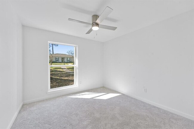 Building Photo - 205 Elmwood St