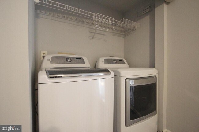 Building Photo - 46598 Drysdale Terrace