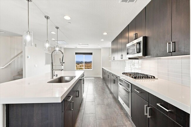Building Photo - 9050 W Tropicana Ave