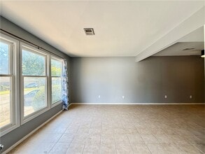 Building Photo - 20 Annette Ln