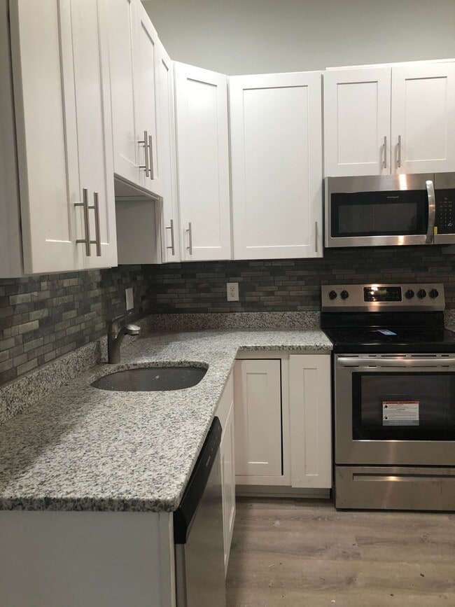 Building Photo - 212 Gay St