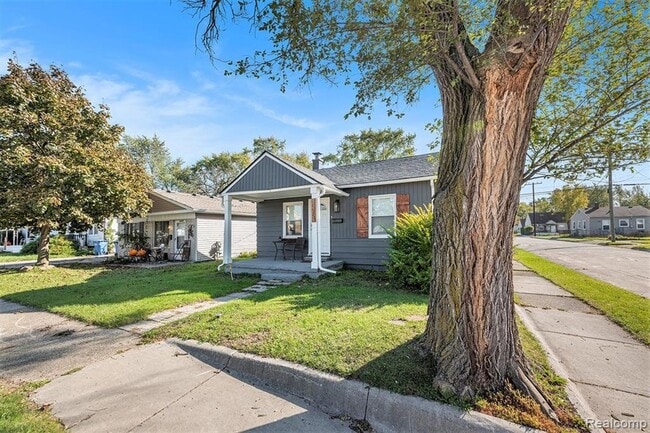 Building Photo - 13754 Knox Ave