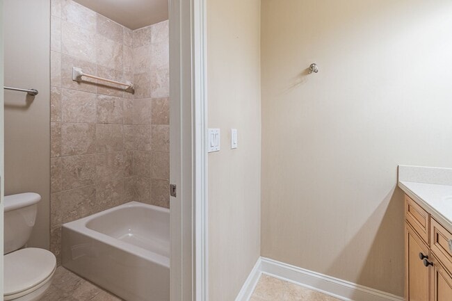 Building Photo - Stunning 4-bedroom, 3.5-bathroom home loca...