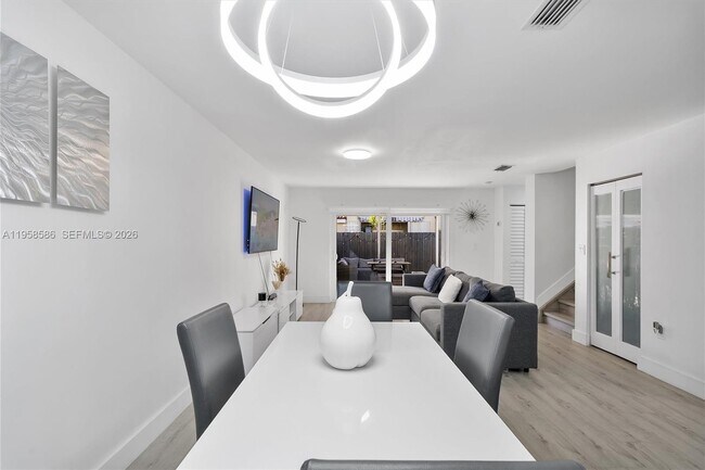 Building Photo - 342 NW 114th Ave