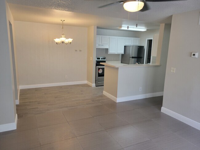 Building Photo - 6130 Westgate Dr
