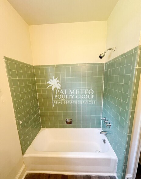 Building Photo - 405 Richardson Ave