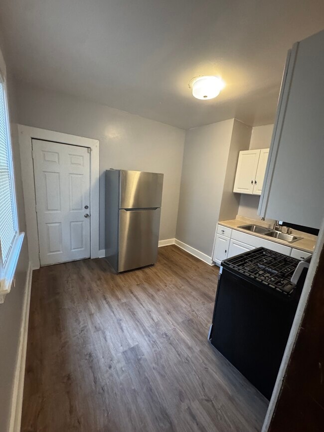 Building Photo - 295 Marston St