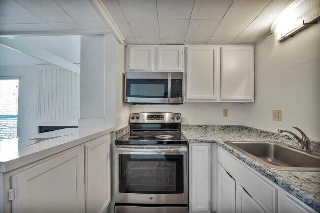 Building Photo - 1000 W 26th St