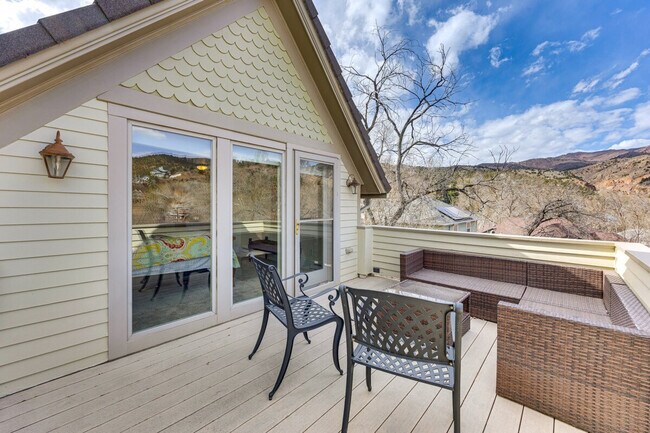 Building Photo - 1117 Manitou Ave