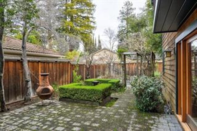 Building Photo - Craftsman Custom built home