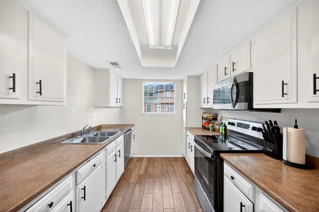 Building Photo - 6975 Chasewood Dr